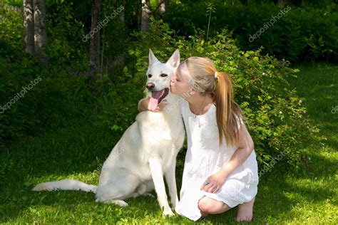 femme suce un chien